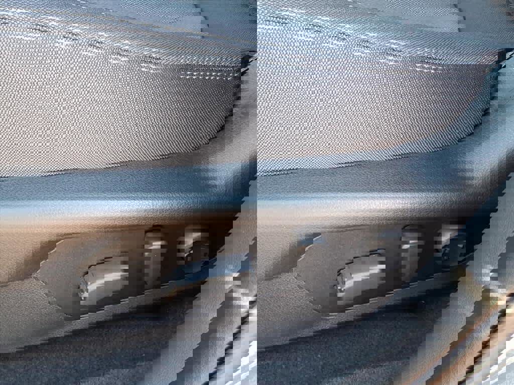 Certified 2025 Subaru Crosstrek 2.0i Premium image 27