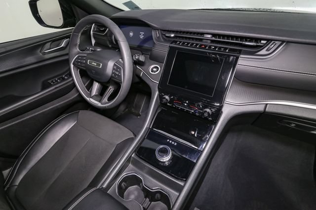 Used 2023 Jeep Grand Cherokee Altitude AWD/4WD image 19