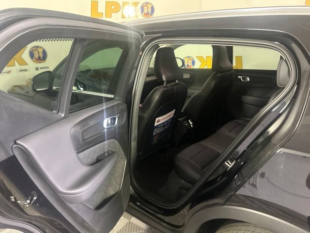 Used 2025 Volvo XC40 B5 Plus AWD/4WD image 36