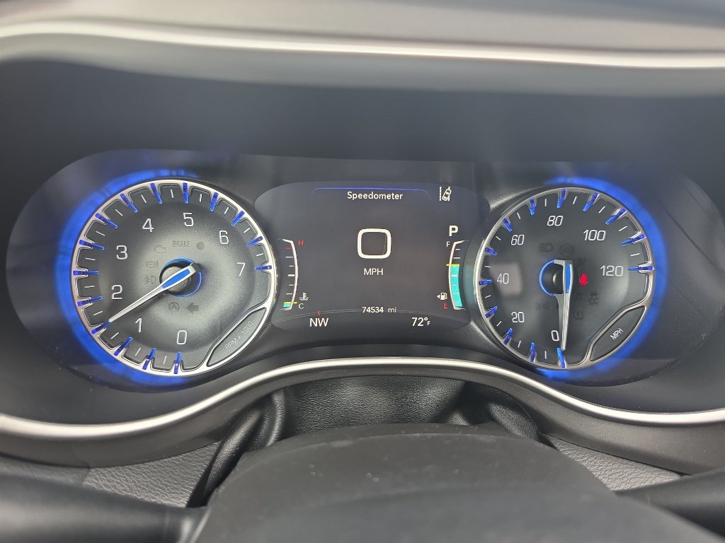 Used 2023 Chrysler Pacifica Touring-L FWD image 23