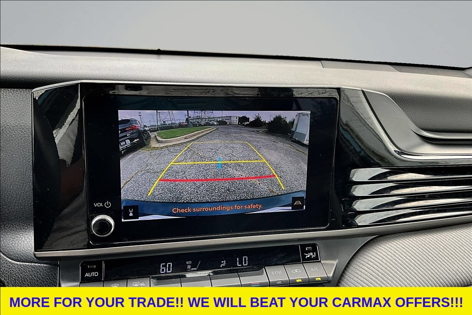 Used 2025 Toyota Camry SE FWD image 11
