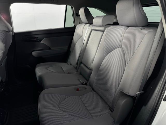 Used 2020 Toyota Highlander L image 18