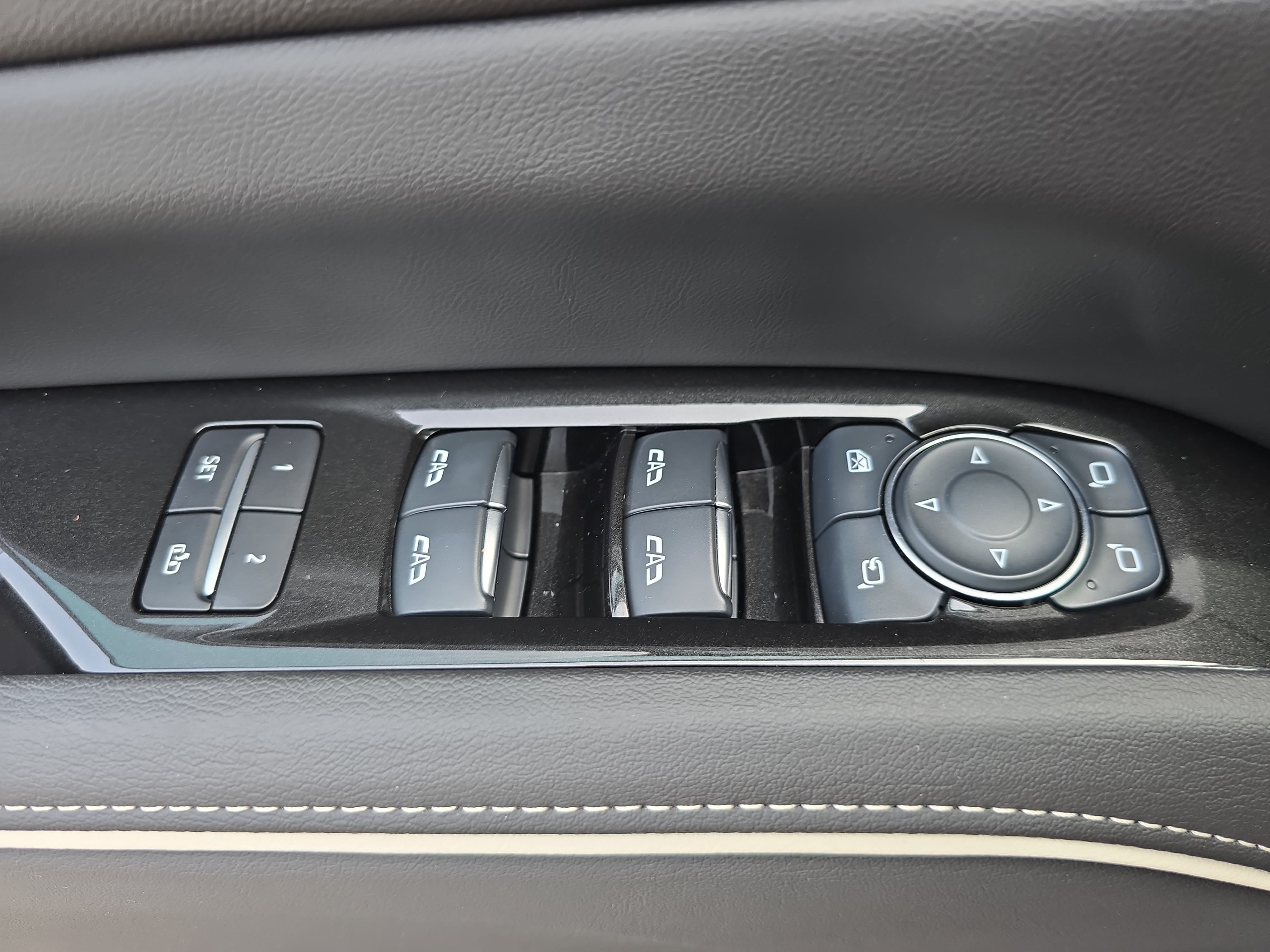 Certified 2024 Cadillac Escalade Premium Luxury w/ Performance Package AWD/4WD image 29