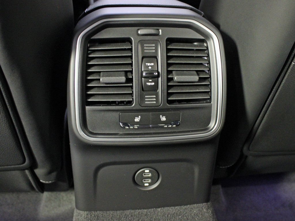 Certified 2026 Porsche Macan S AWD/4WD image 35