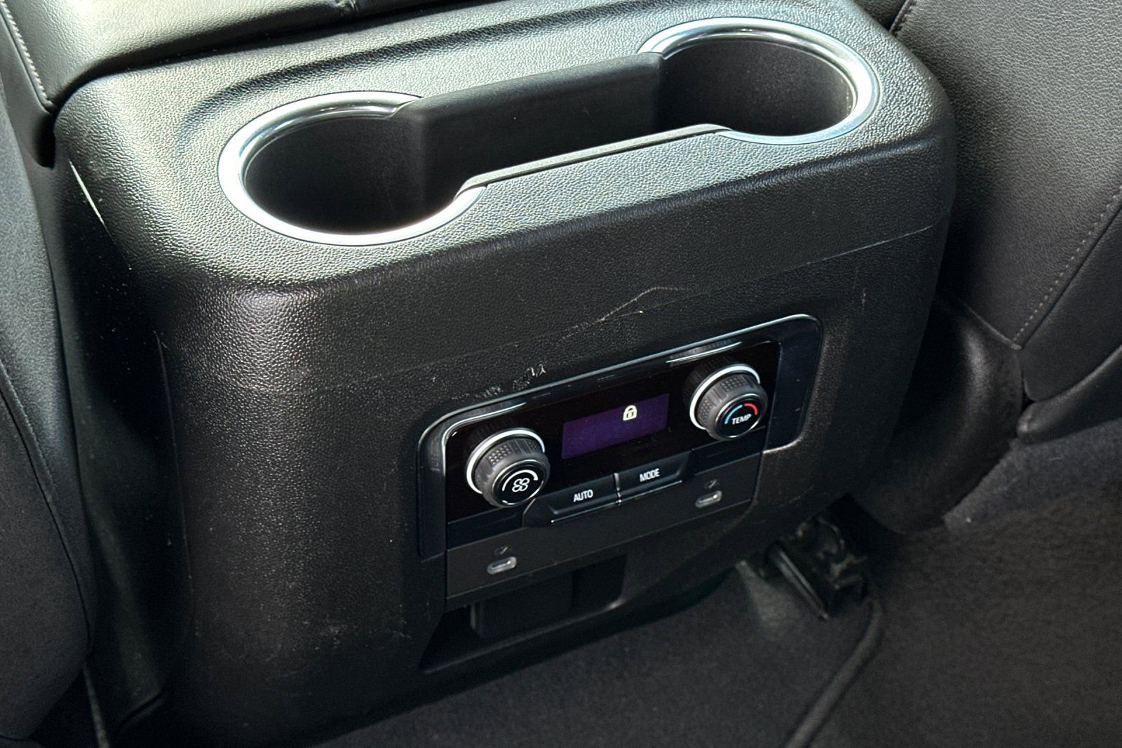 Used 2022 Chevrolet Suburban Z71 image 15