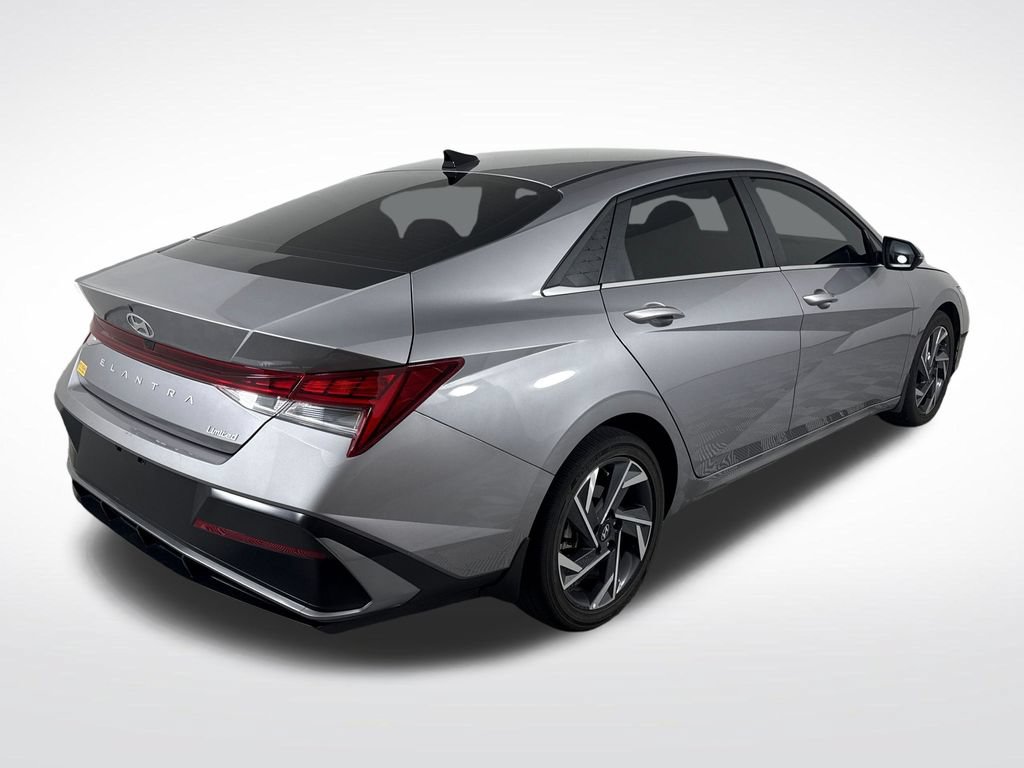 Certified 2025 Hyundai Elantra Limited FWD image 3