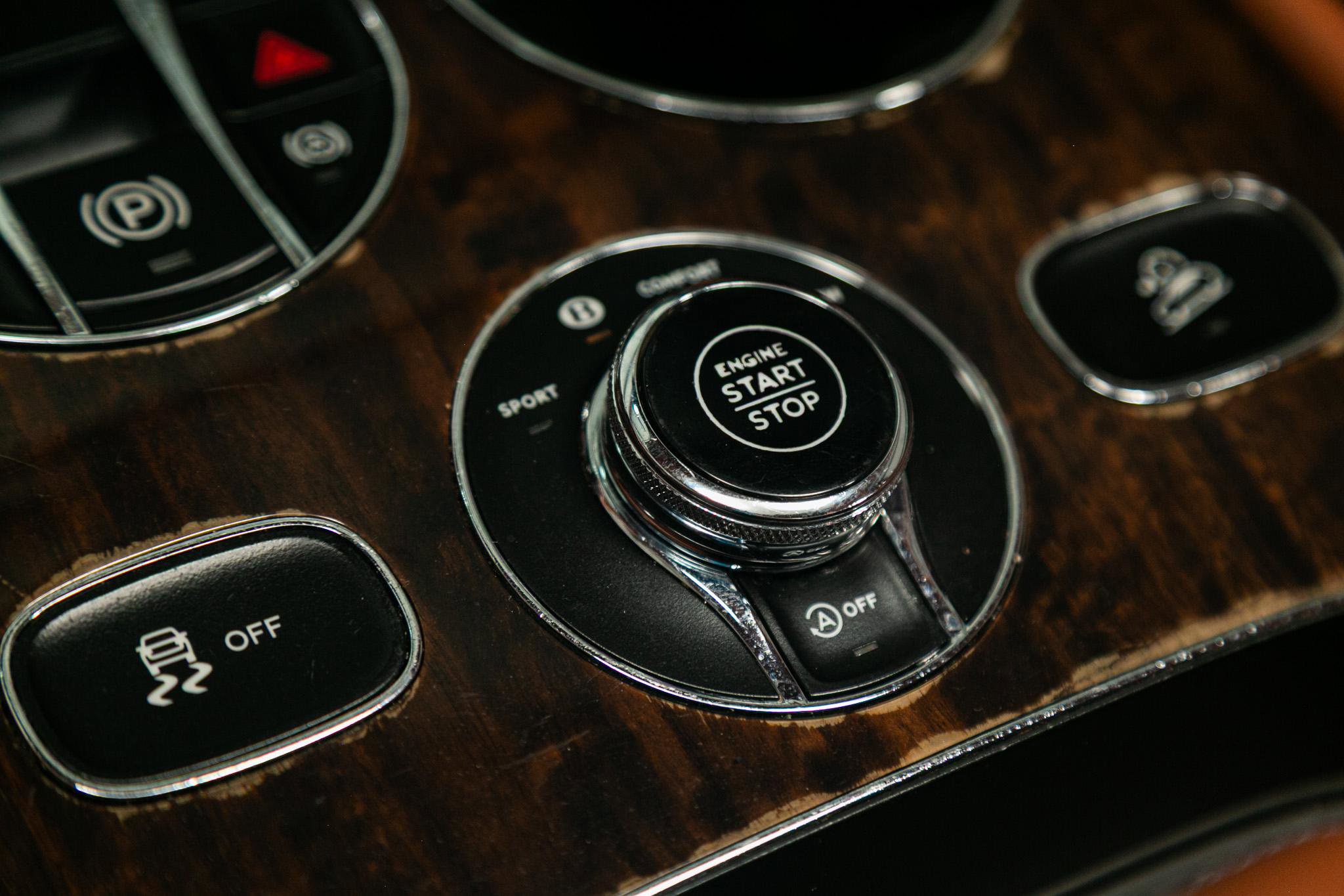 Used 2019 Bentley Bentayga AWD/4WD image 35
