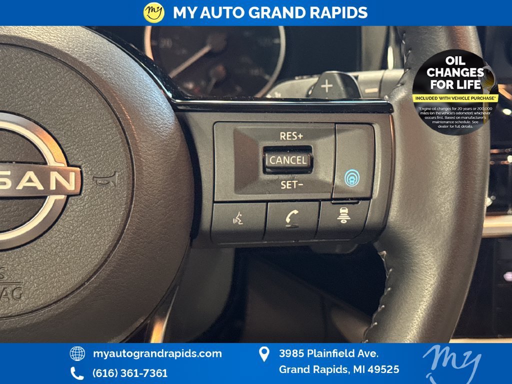 Used 2025 Nissan Pathfinder SL AWD/4WD image 16