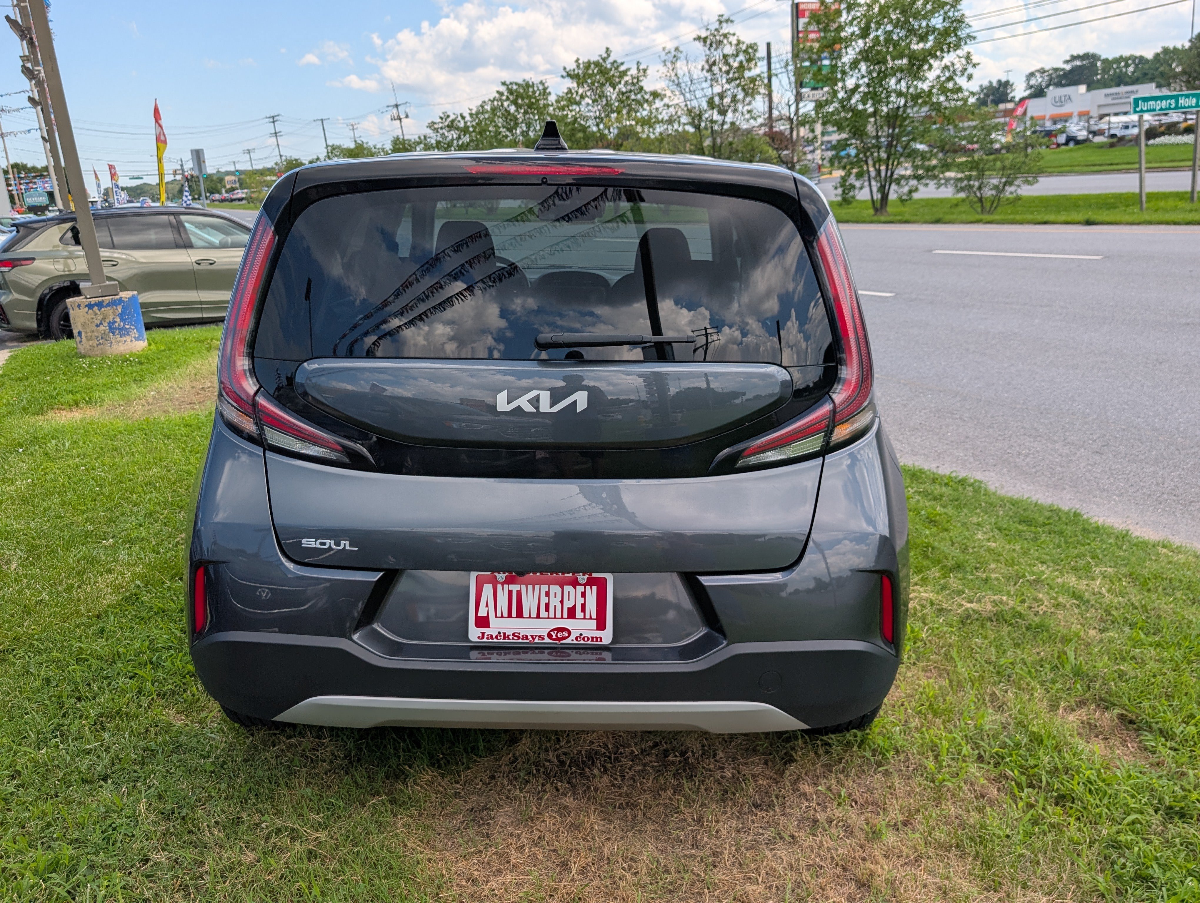 Used 2024 Kia Soul LX w/ Option Group 015 FWD image 4