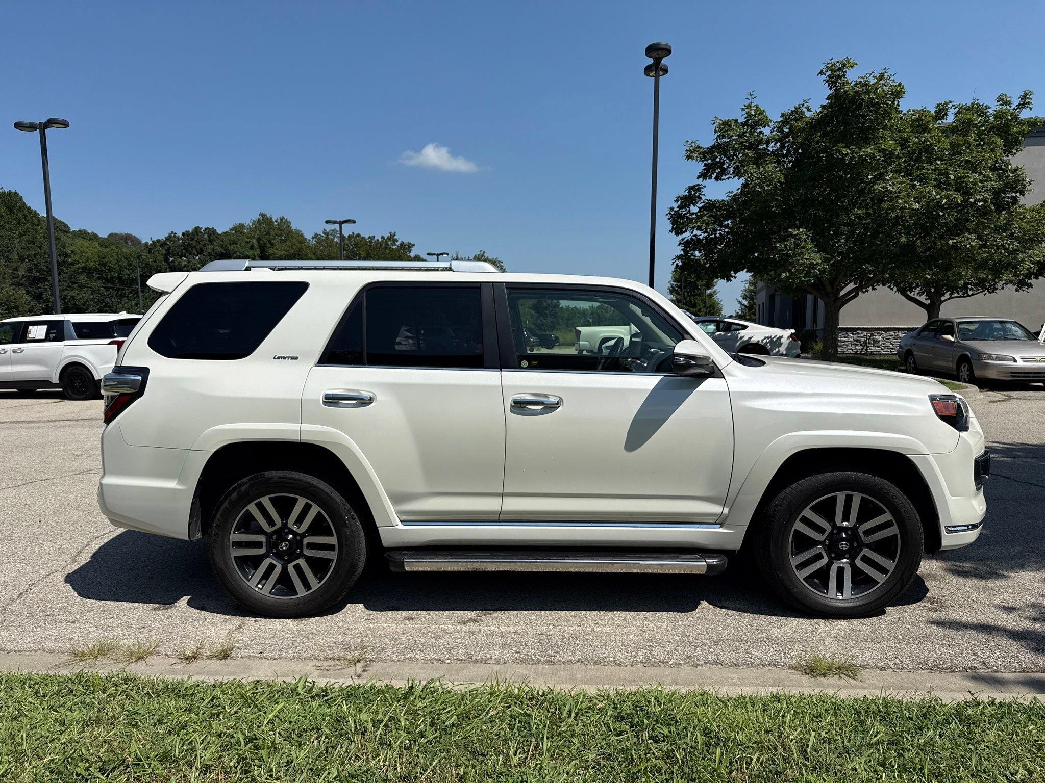 Used 2019 Toyota 4Runner Limited AWD/4WD image 4