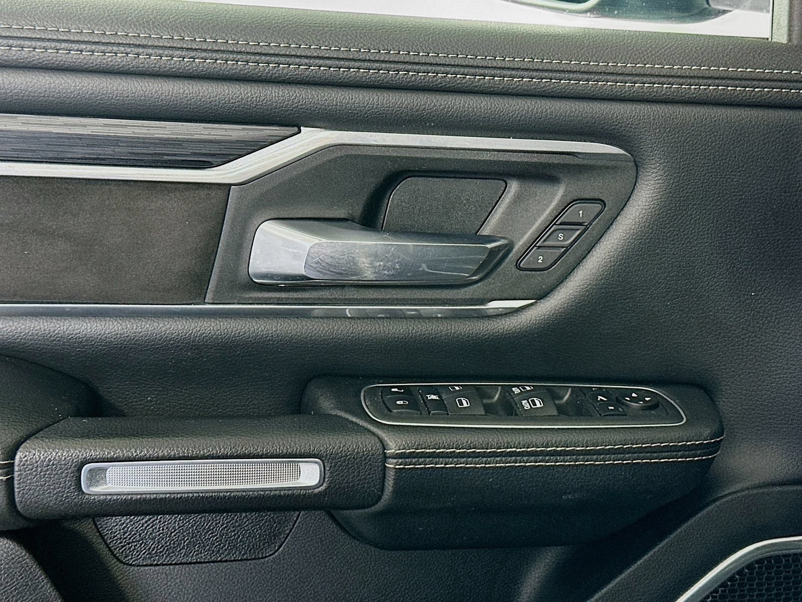 Used 2023 RAM 1500 Laramie AWD/4WD image 18
