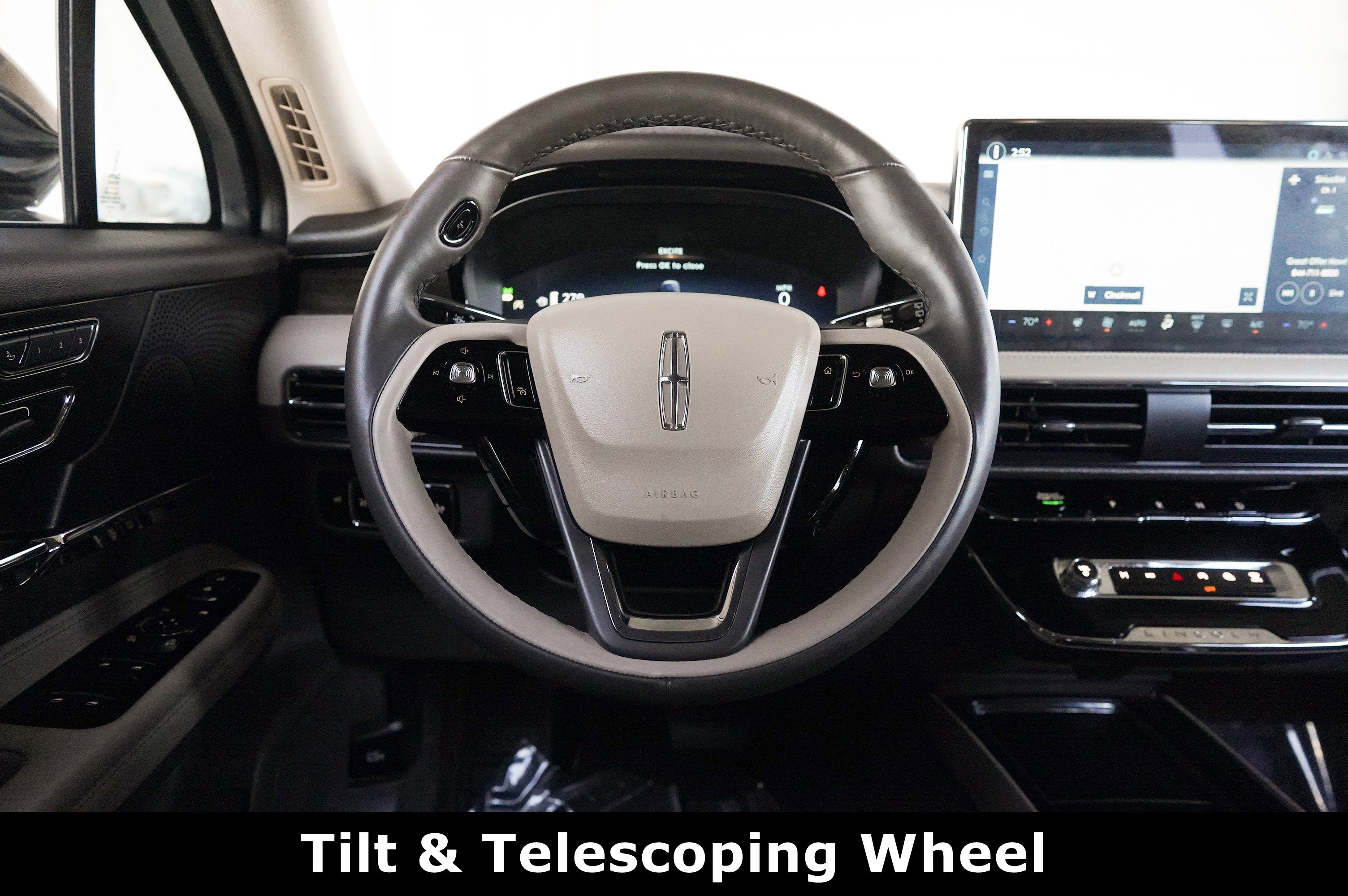 Used 2024 Lincoln Corsair Reserve w/ Equipment Group 201A image 9