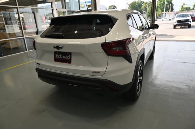 New 2026 Chevrolet Trax RS w/ Sunroof Package FWD image 5