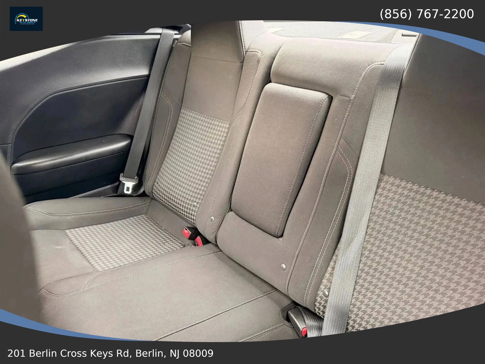 Used 2015 Dodge Challenger SXT RWD image 29