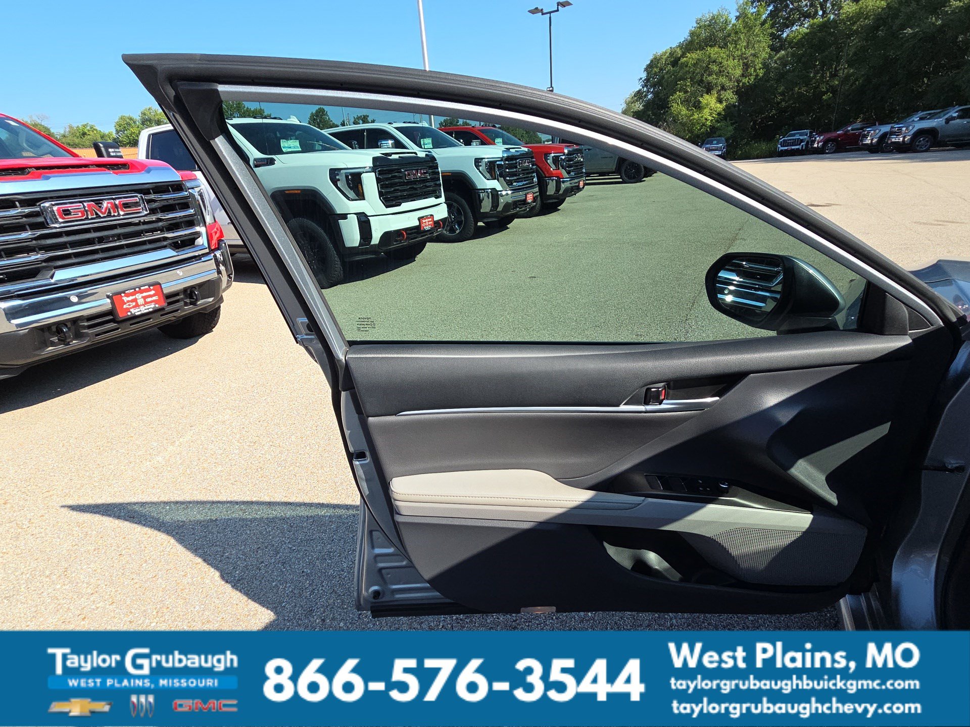 Used 2023 Toyota Camry XSE w/ Cold Weather Package FWD image 12
