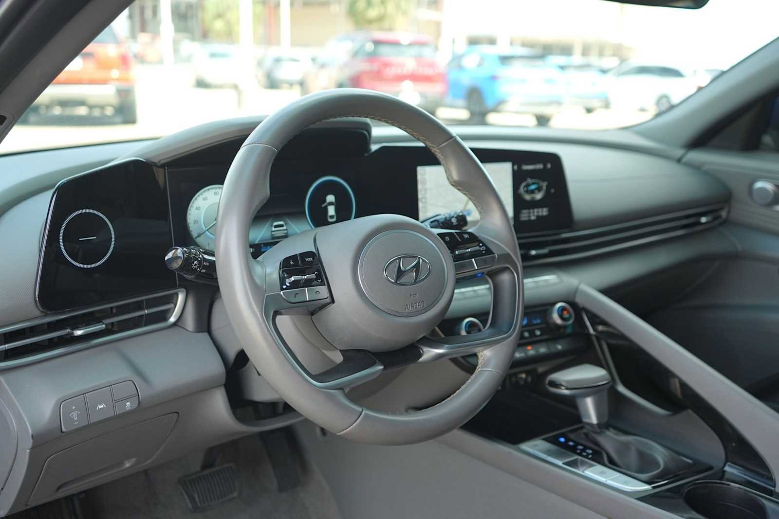 Used 2023 Hyundai Elantra SEL w/ Convenience Package FWD image 2