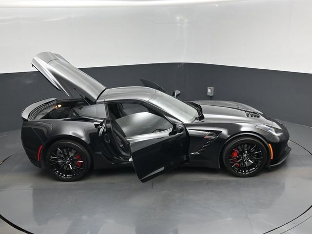 Used 2015 Chevrolet Corvette Z06 w/ 3LZ Preferred Equipment Group RWD image 18