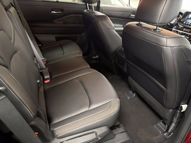 Used 2023 Nissan Pathfinder SL AWD/4WD image 12
