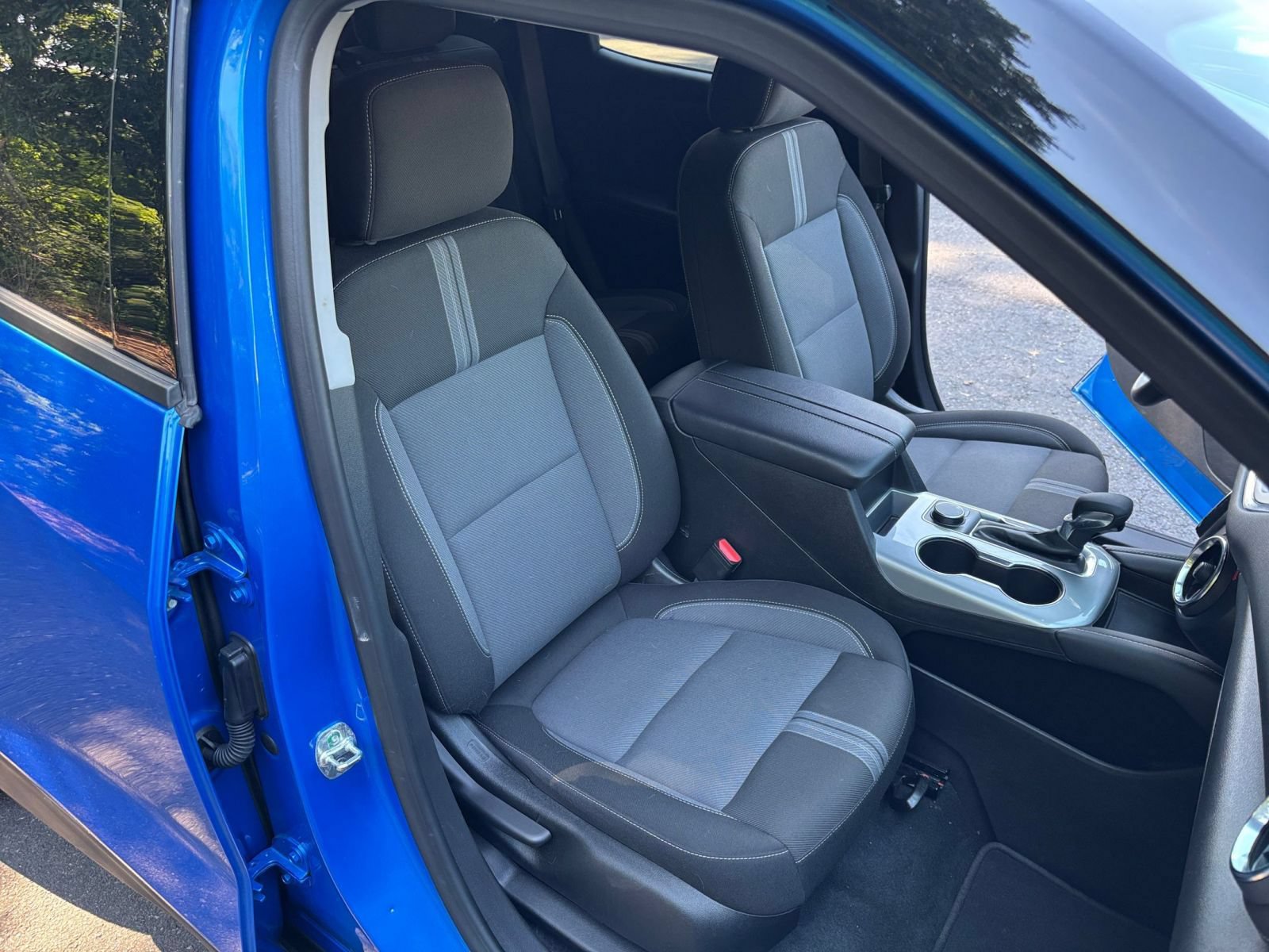 Used 2025 Chevrolet Blazer LT FWD image 32