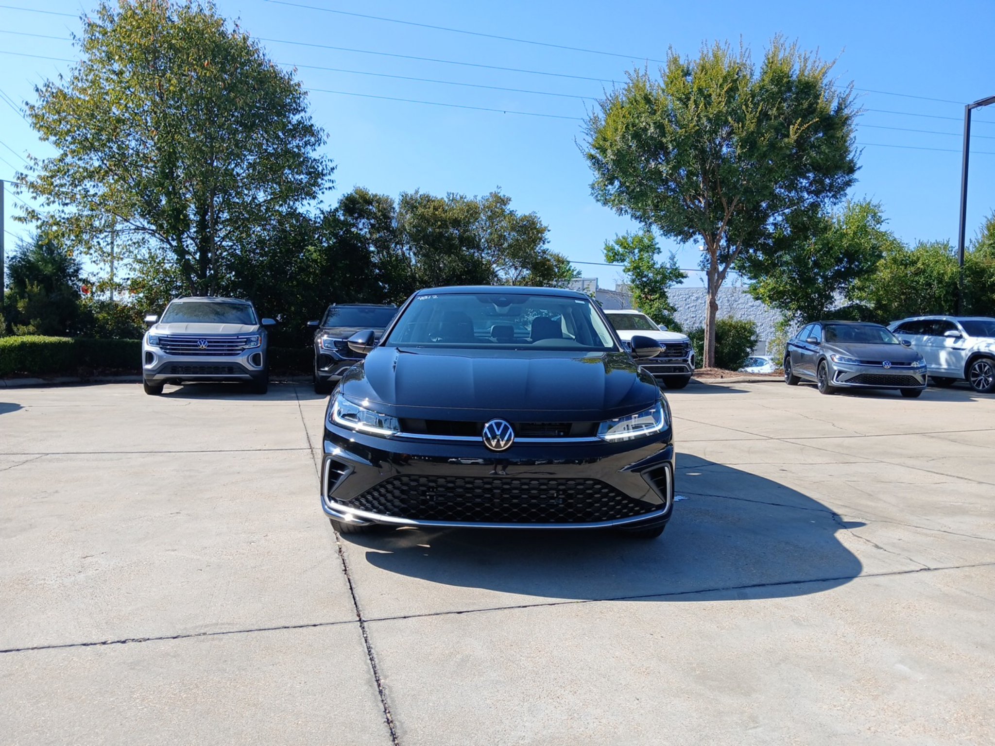 New 2027 Volkswagen Jetta SE FWD image 2