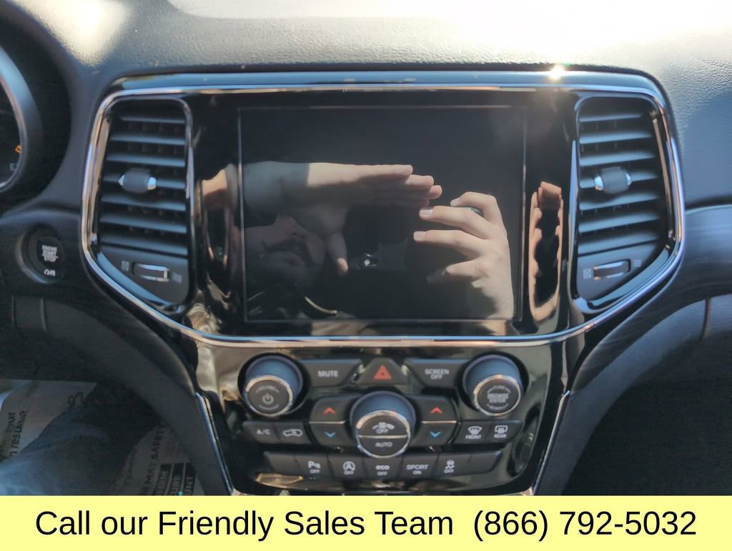 Used 2020 Jeep Grand Cherokee Laredo image 20