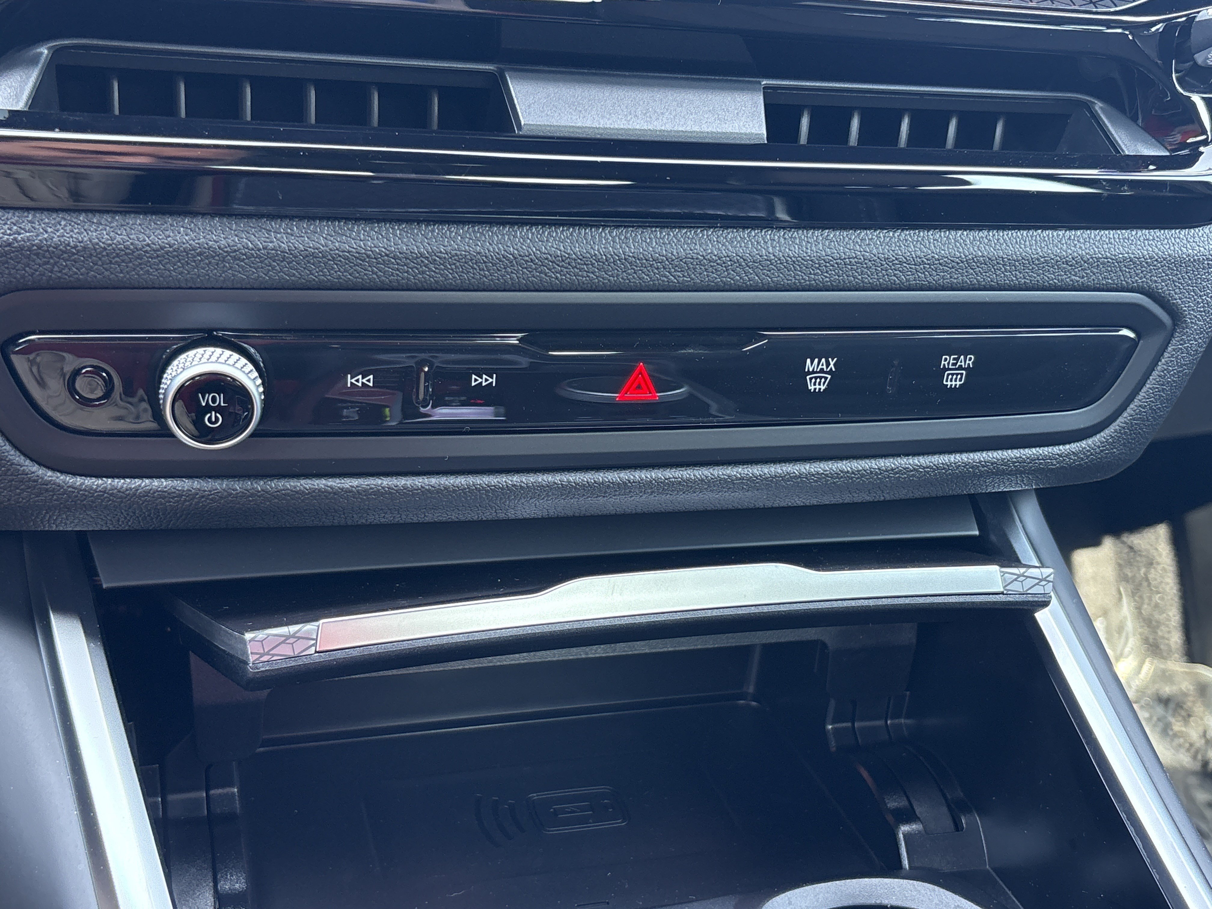 New 2026 BMW 330i Sedan w/ M Sport Package RWD image 6