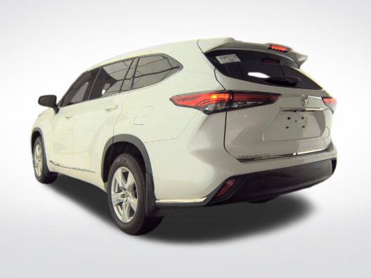 Used 2022 Toyota Highlander L FWD image 5