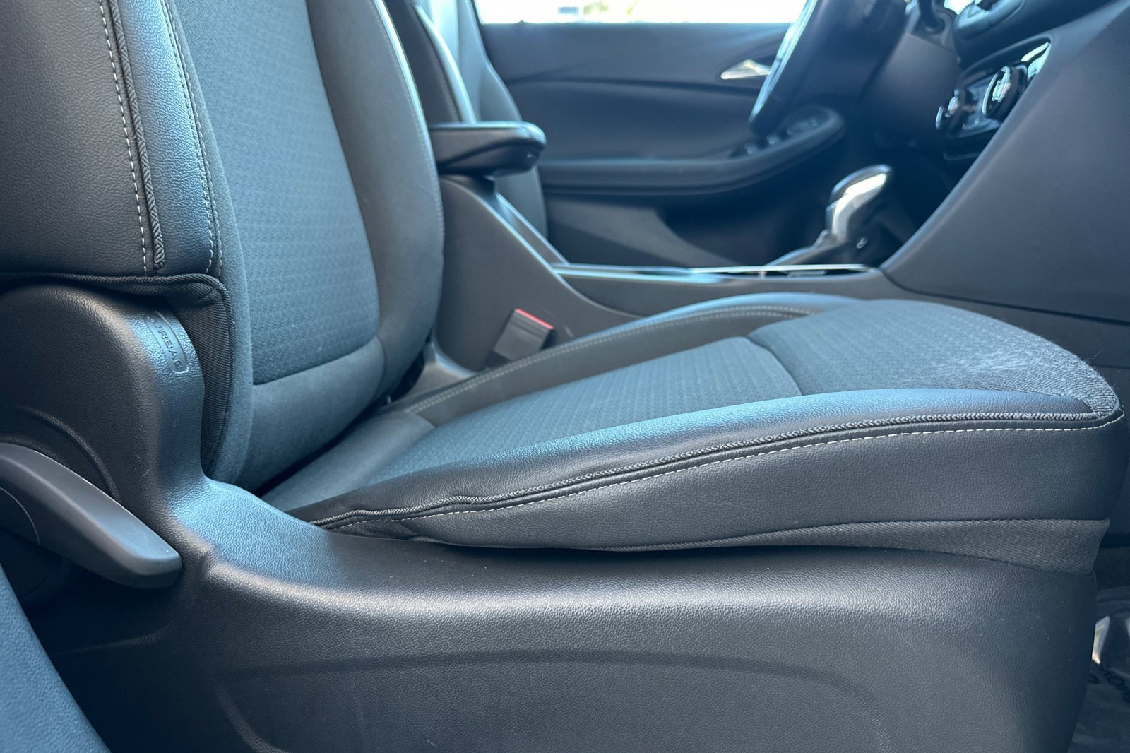 Used 2023 Buick Encore GX Select w/ Sport Touring Package image 23