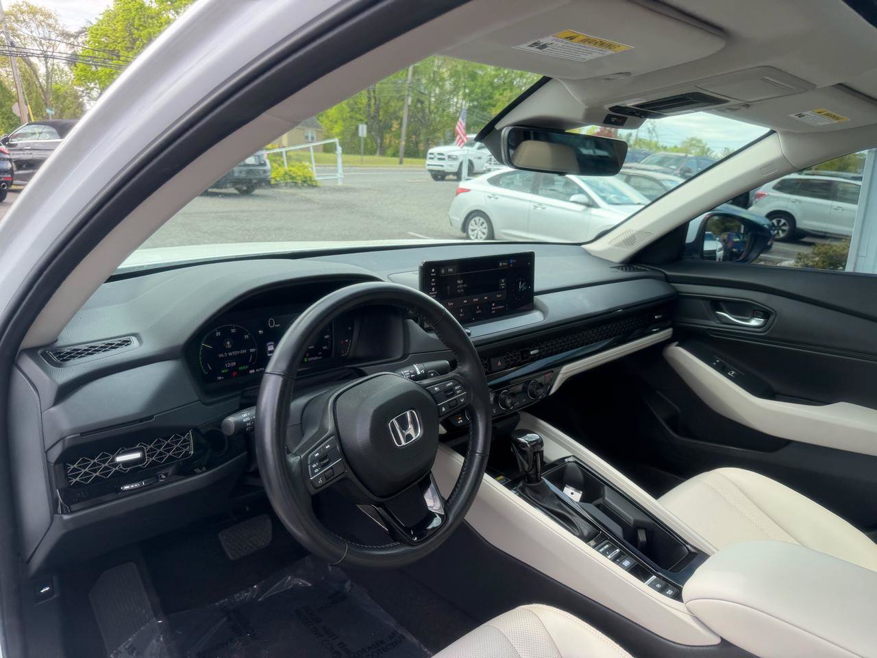 Used 2025 Honda Accord EX-L image 10