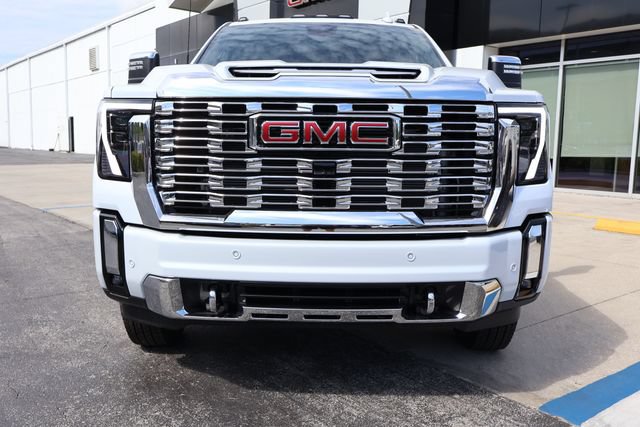 New 2026 GMC Sierra 3500 Denali w/ Denali Reserve Package AWD/4WD image 2