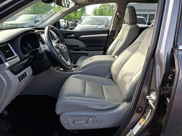 Used 2019 Toyota Highlander XLE AWD/4WD image 15