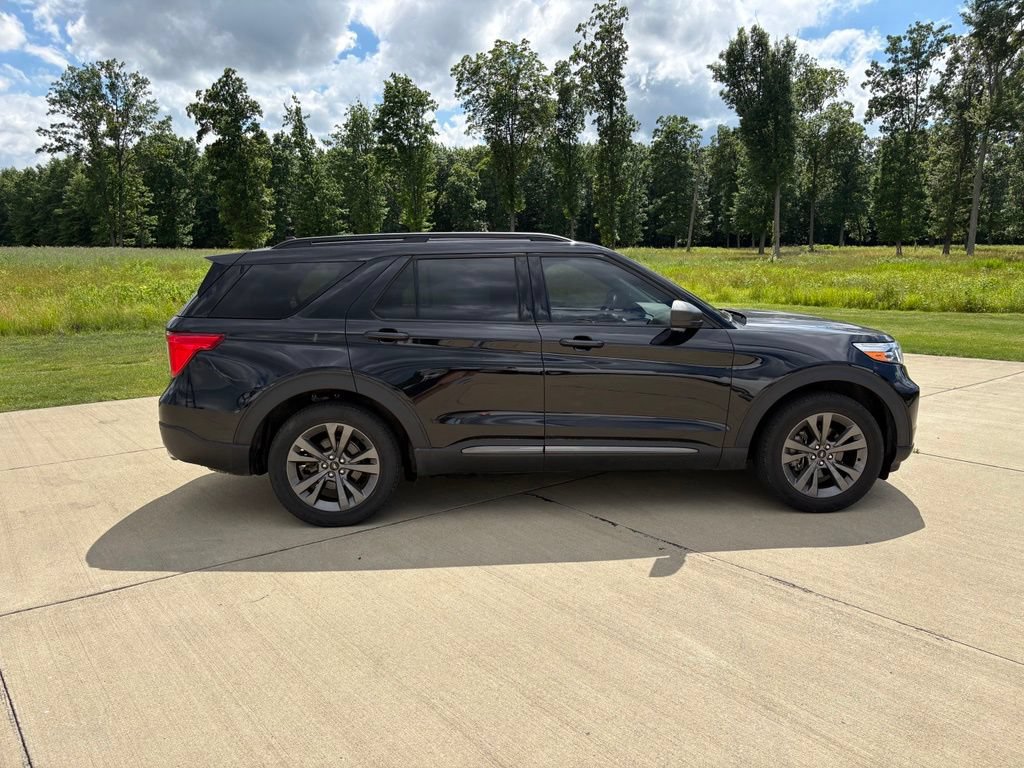 Used 2021 Ford Explorer XLT w/ Equipment Group 202A AWD/4WD image 7