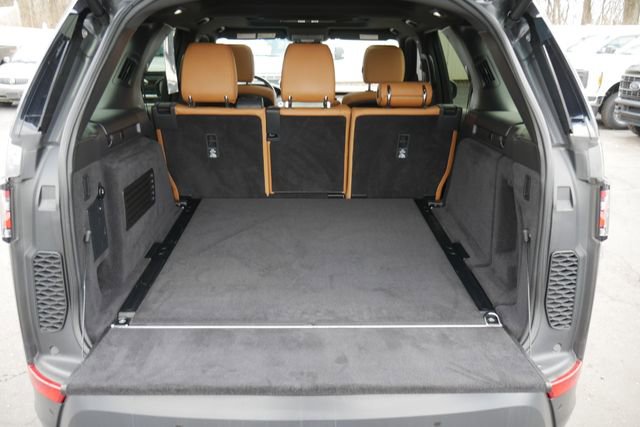 Used 2017 Land Rover Discovery HSE AWD/4WD image 10