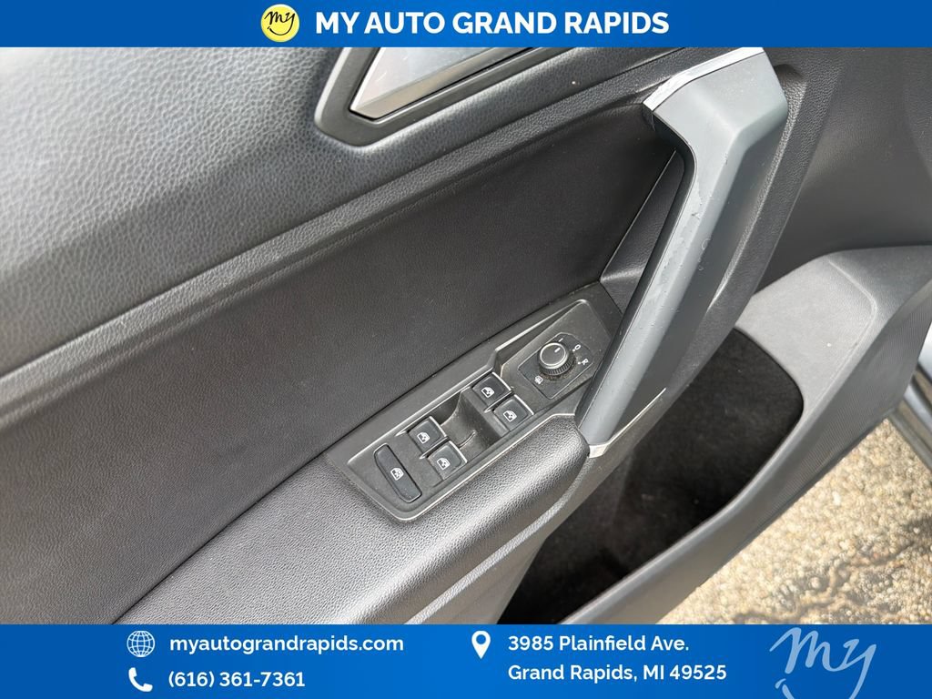 Used 2020 Volkswagen Tiguan SE AWD/4WD image 11
