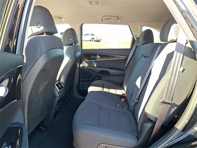 Used 2017 Kia Sorento L image 10