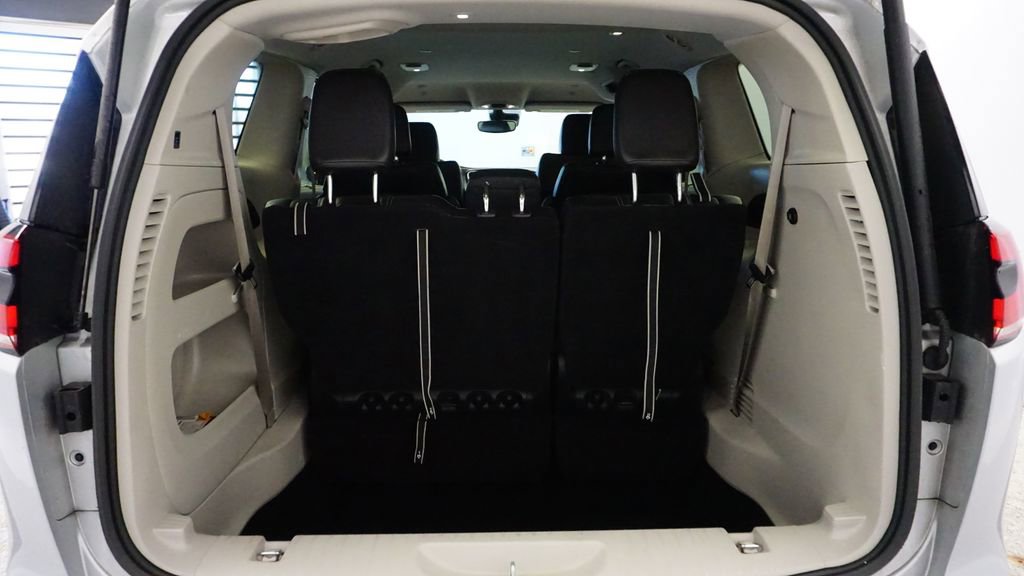 Certified 2024 Chrysler Pacifica Touring-L image 15