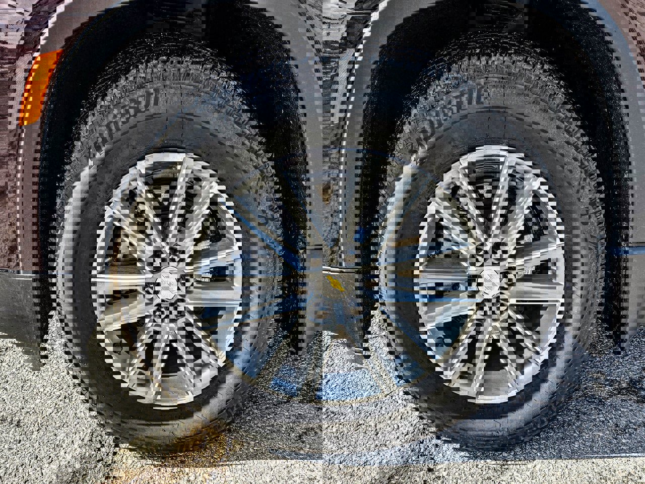 Certified 2023 Chevrolet Traverse LT w/ Rear Camera Mirror Package image 7