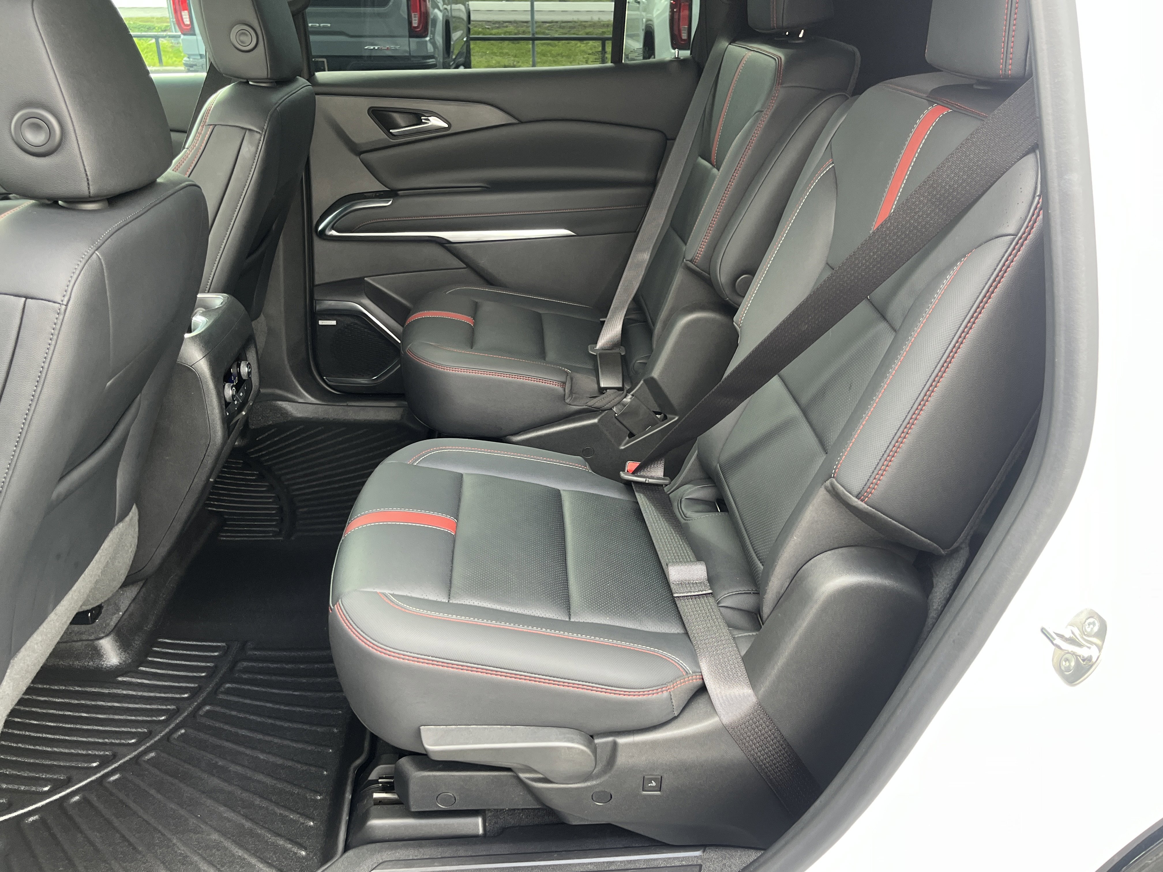 Used 2024 Chevrolet Traverse RS AWD/4WD image 34