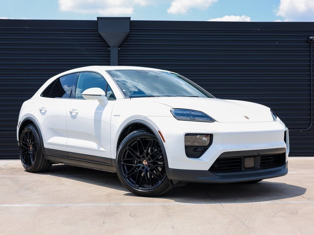 New 2025 Porsche Macan Electric RWD image 9
