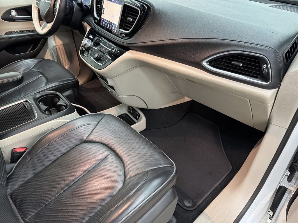 Used 2020 Chrysler Pacifica Limited FWD image 36