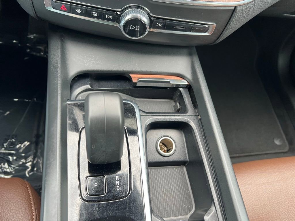 Used 2023 Volvo XC60 B5 Plus image 39