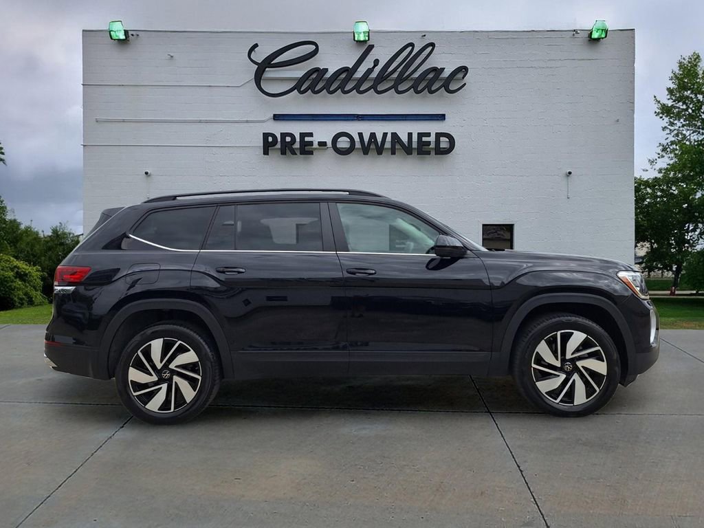 Used 2025 Volkswagen Atlas SE FWD image 2