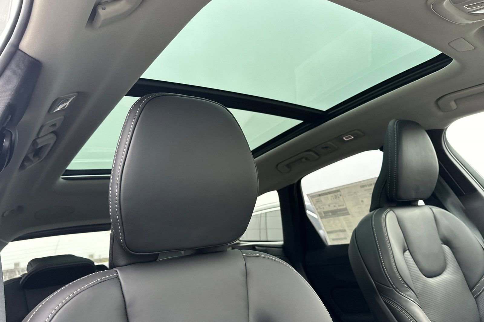 New 2026 Volvo XC60 B5 Ultra w/ Climate Package AWD/4WD image 19