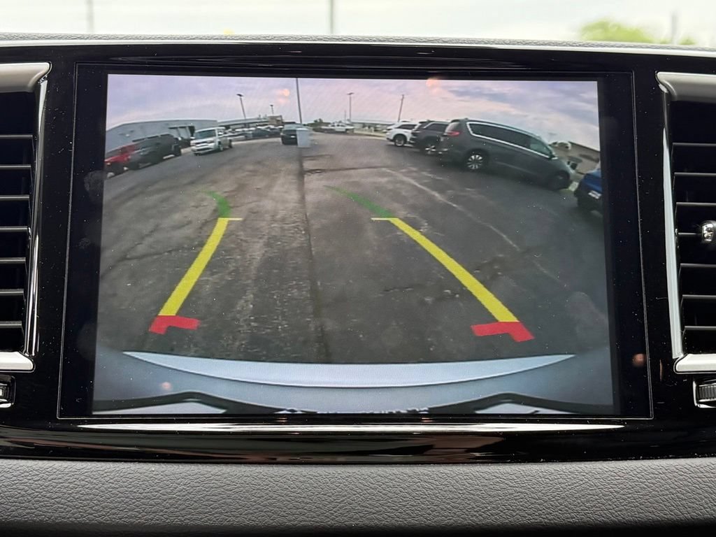 Used 2024 Chrysler Pacifica Touring-L FWD image 31