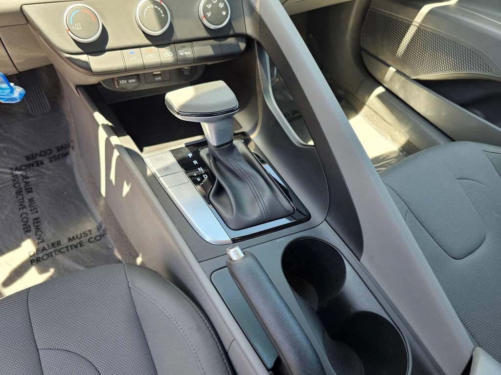 Certified 2025 Hyundai Elantra SE FWD image 29