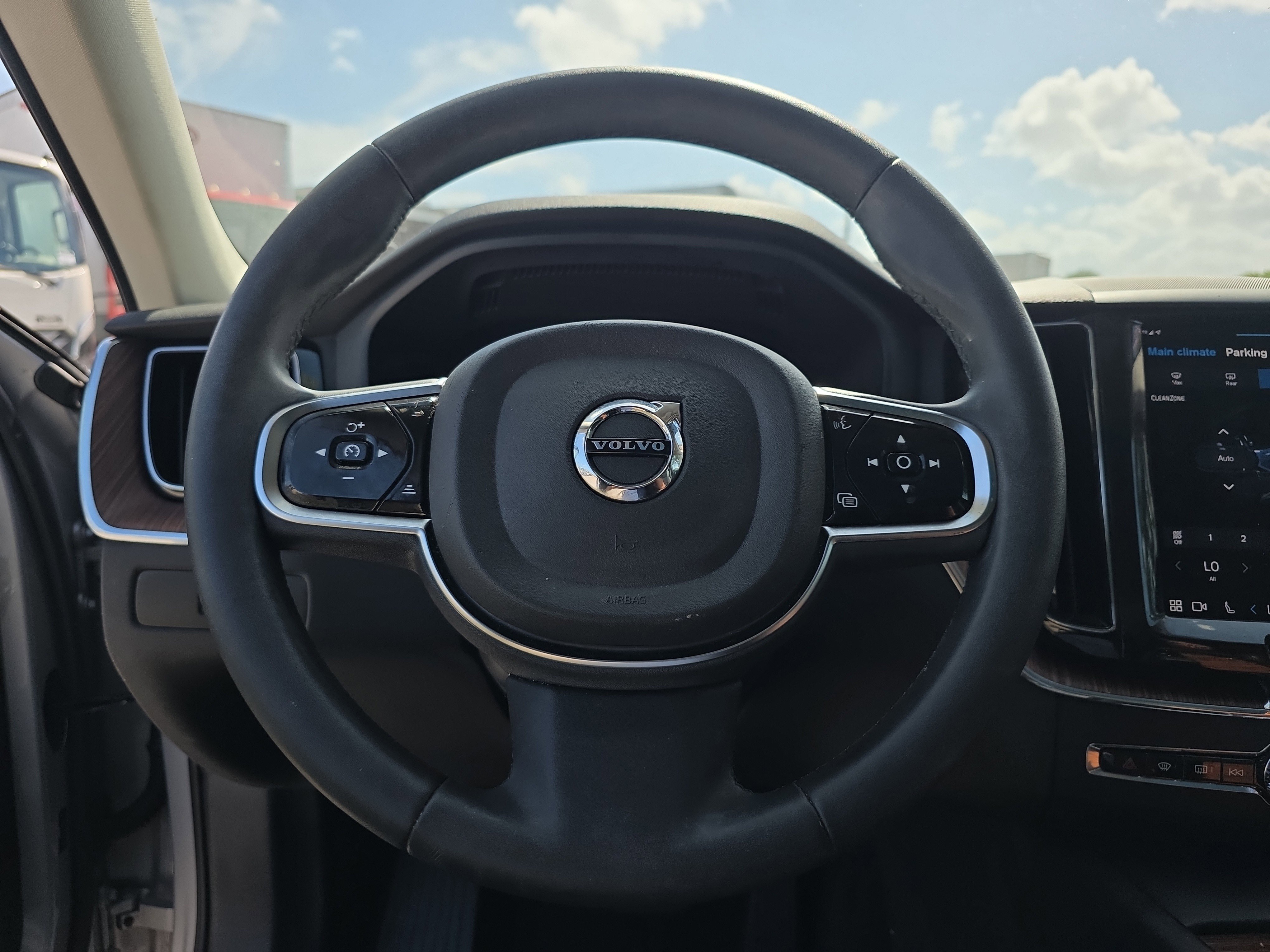 Used 2024 Volvo XC60 B5 Plus w/ Protection Package Premier AWD/4WD image 28