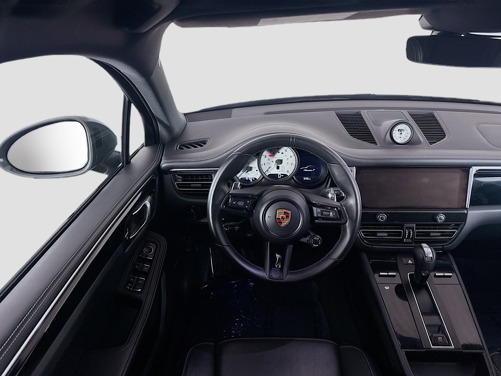 Used 2024 Porsche Macan Turbo w/ Premium Plus Package image 17