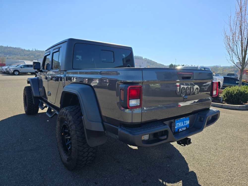 Used 2020 Jeep Gladiator Sport image 3