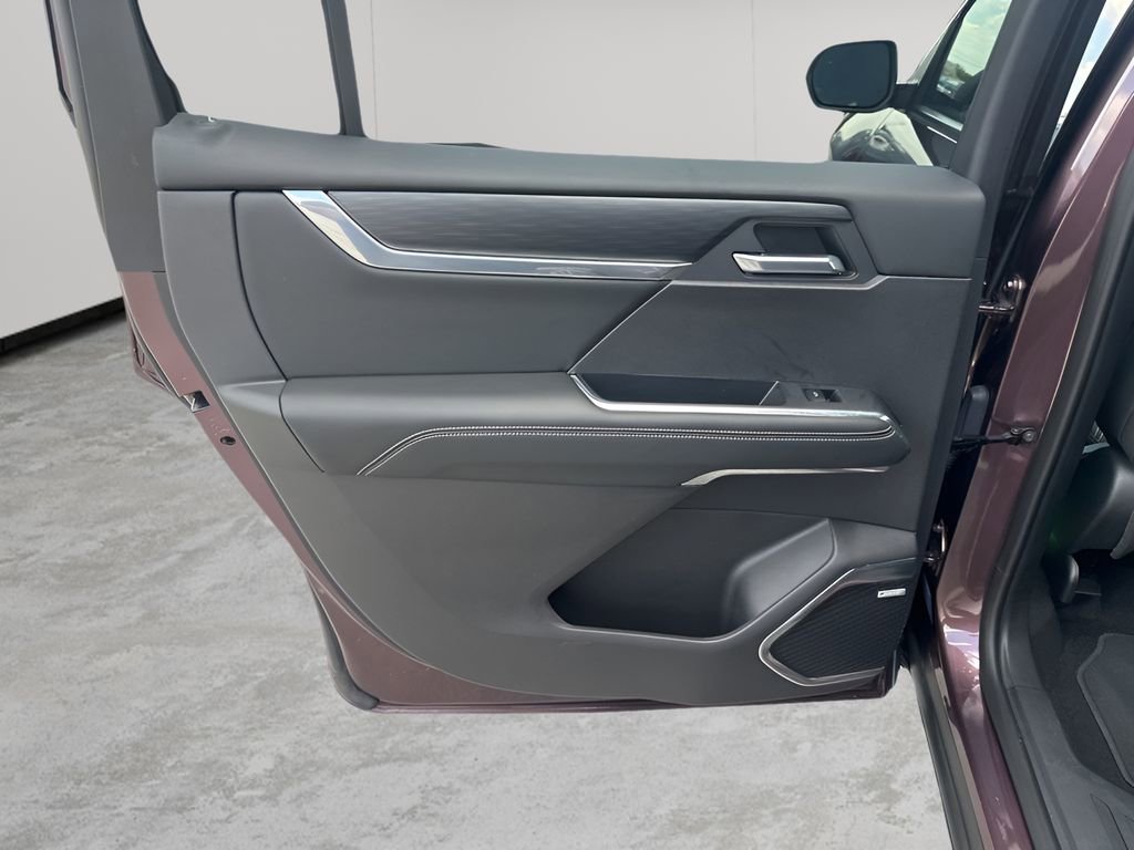 Used 2025 GMC Acadia Elevation image 17