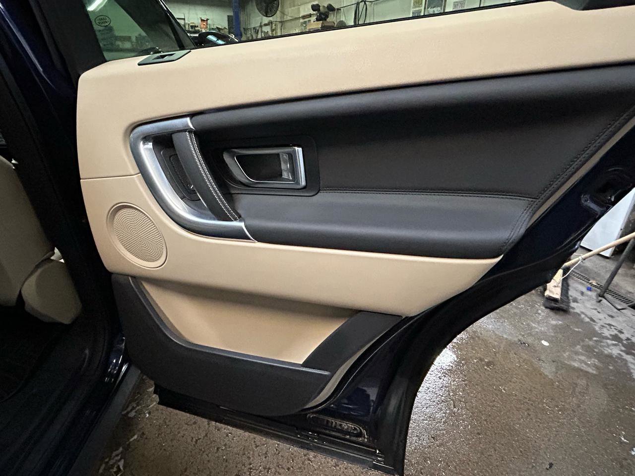 Used 2017 Land Rover Discovery Sport HSE image 23